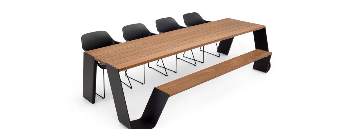 Extremis Hopper Outdoor Table