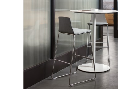 Montara650 Table sur fond blanc