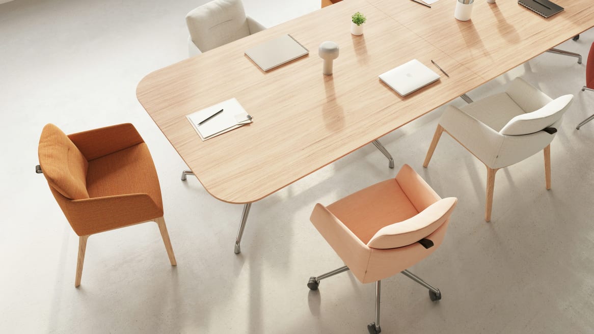 Meeting table with Marien152 Seating