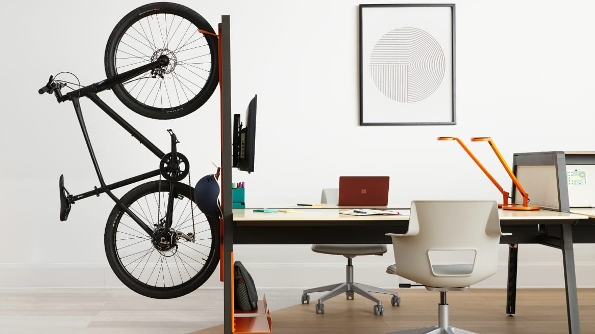Workstation equipped with Turnstone Bivi Dual Height with a Turnstone Bivi Bike Hook and gray Steelcase Shortcut 5-Star Chair