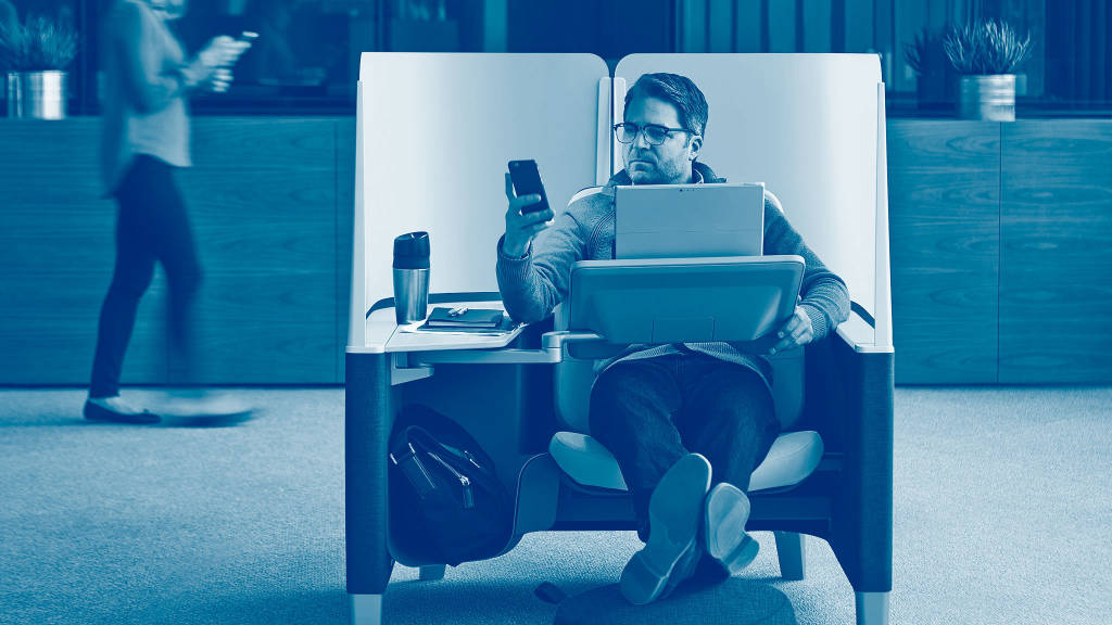 Man sitting on a brody worklounge chair by steelcase