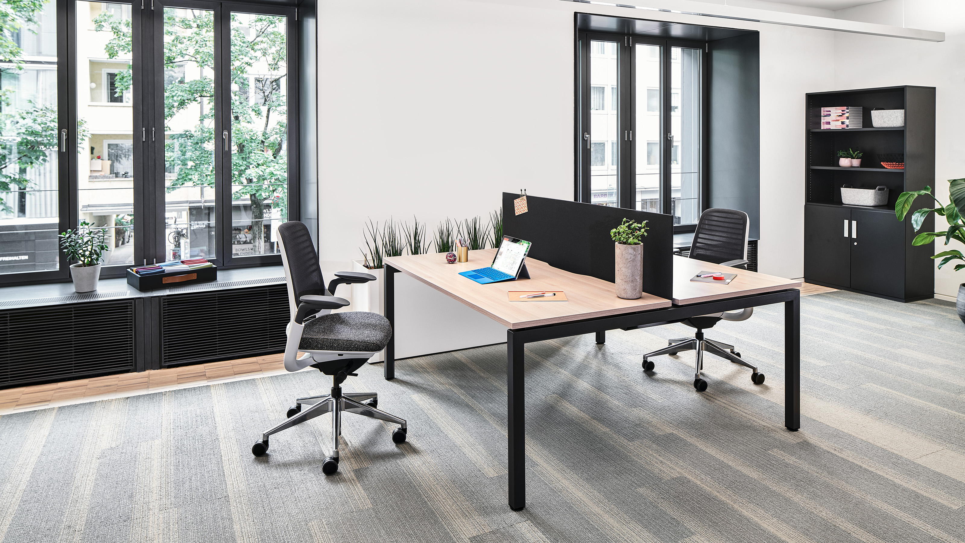 Ottima Portico Sleek Office Desk & Workstation Steelcase